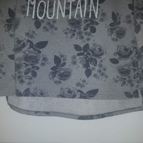 Patterned Long Sleeve - Picture 4 of 4